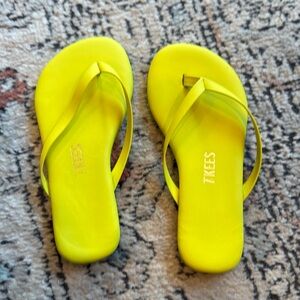 Never worn kids tkees!